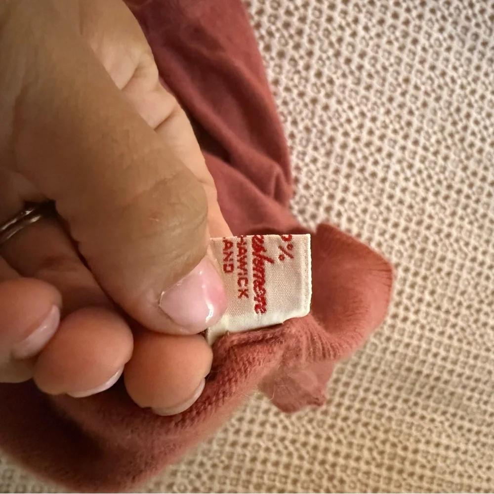 Vintage 100% Cashmere Sweater Vest Rust Red Made in Scotland M - Picture 7 of 12